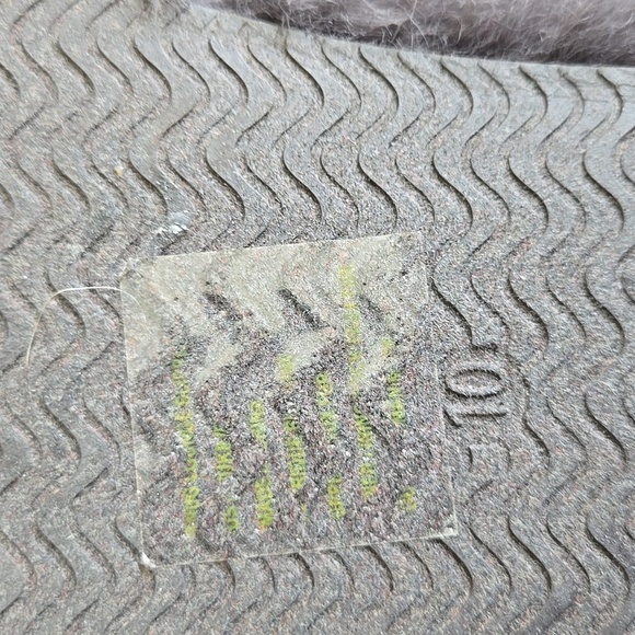 Fabletics Women's Plush Gray Comfy  Slippers - Picture 5 of 7